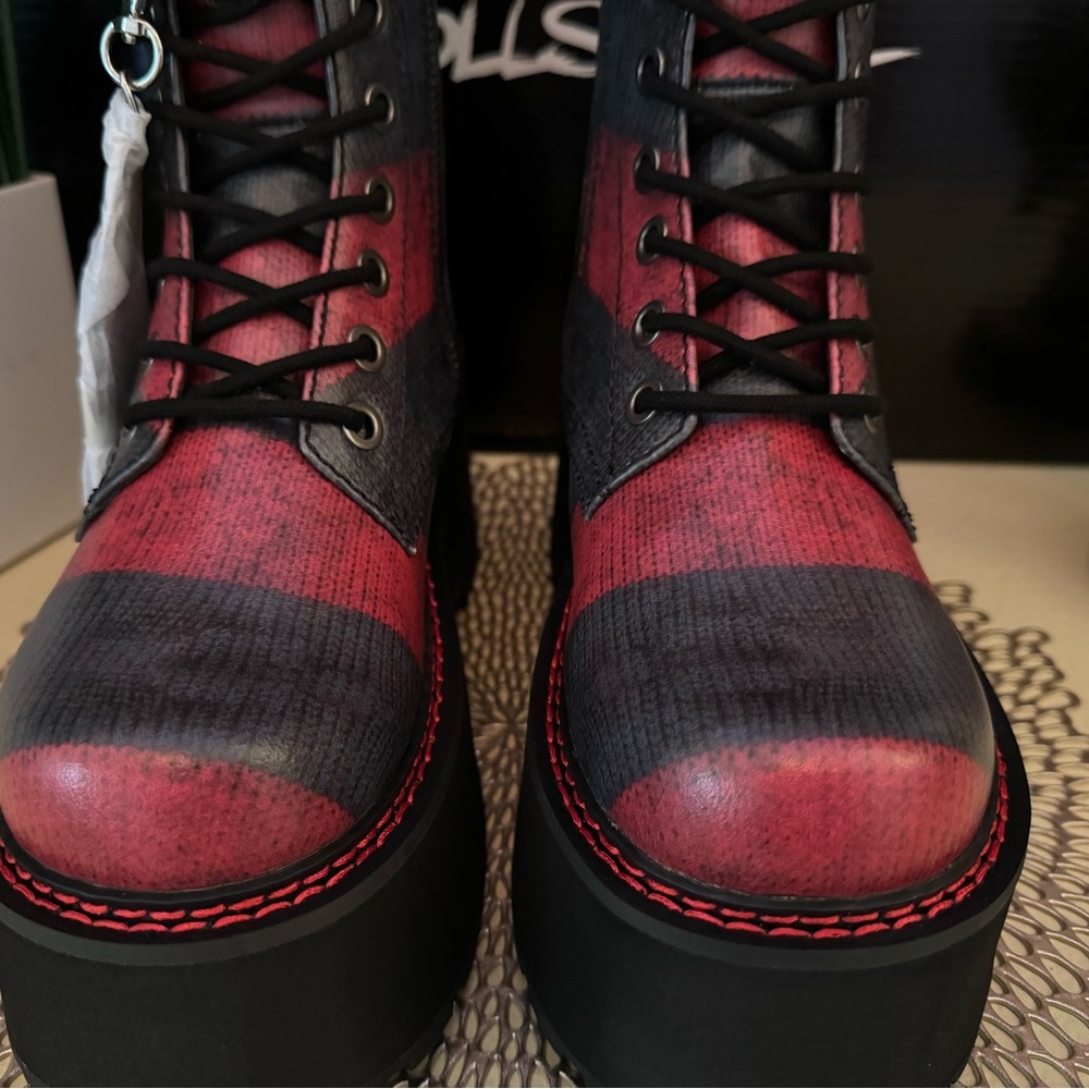 ✨SOLD✨Dolls Kill X WB Horror Total Slasher Platform Boots ✨New✨ - Picture 6 of 9